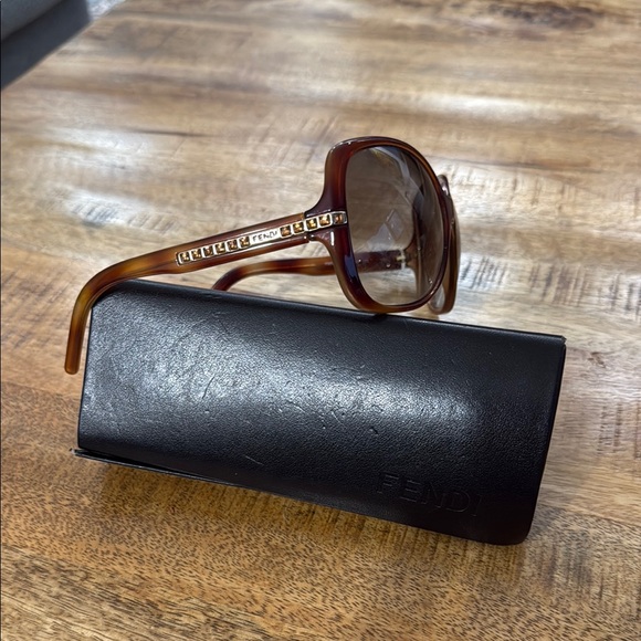 Chic Brown Oversized Sunglasses main image 4